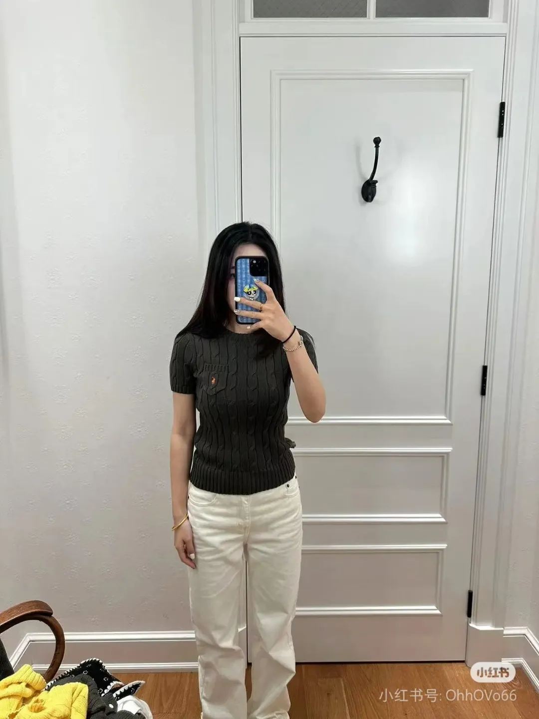 P154 💰 "Top quality" Style number: DS222# (not off the shelves all year round) [Ralph Lauren round neck pocket style solid color pony embroidered logo knitted short sleeves] ✅Ralph Lauren Ralph Lauren classic basic pocket all-match style goddess knitted short sleeves for all seasons ✅Main supplier platform live broadcast Wholesale entity Replenish when out of stock Not off the shelf ✅ZP quality 1:1 version Scan the code to enter the GF website Counter quality ✅Details and quality are the only one in Guangzhou. Imported quality cotton yarn, focusing on high-end, cost-effective, good quality needless to say. ✅The version is restored to the original order. The maximum size can be worn up to 160 pounds. Loose, comfortable and stress-free. ✅The upper body is simple and easy to match. A must-have for goddess ootd. Good-looking clothes are never picky. A must-have in the goddess’ wardrobe. Size: S-XL. Color: White, almond, purple, orange, gray, yellow, black, khaki, pink, navy, rose, green. Chinese red olive green light blue white label light blue blue label